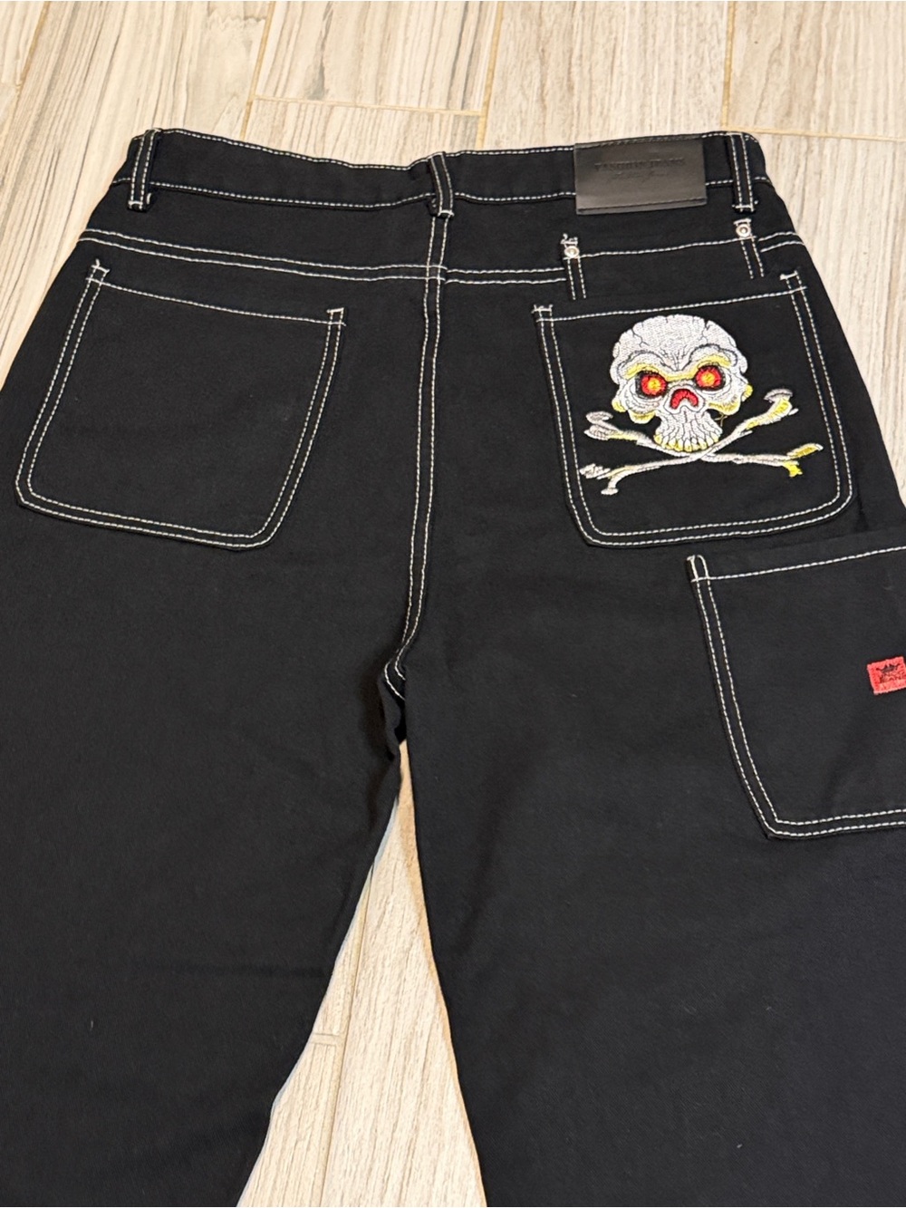 Relaxed Black Men's Jeans with Contrast Stitching